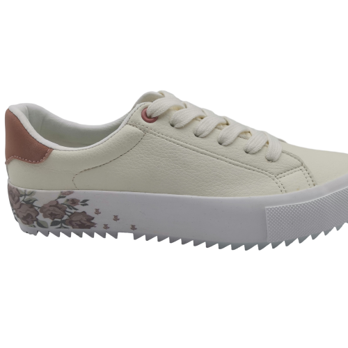 Fashionable and trendy sole printing with distinctive flat bottomed casual sports shoes
